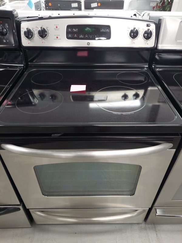 Cuisinière GE Stainless (#662)
