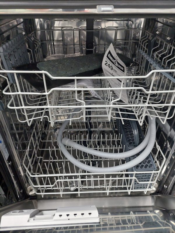 Lave-vaisselle GE Modèle: GBF630SSLSS N/S: DS801796C (#905)