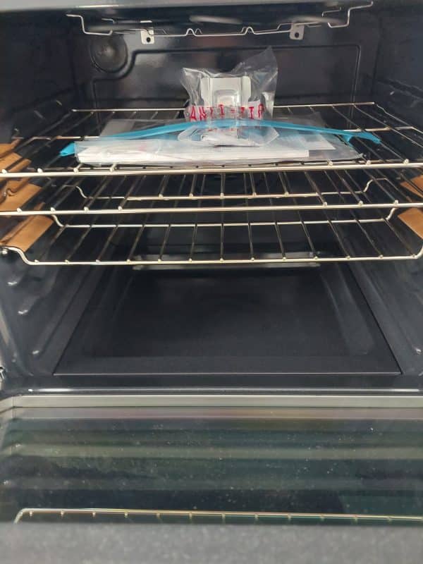 Cuisinière Frigidaire Modèle: GCRE306CAF (#1196)