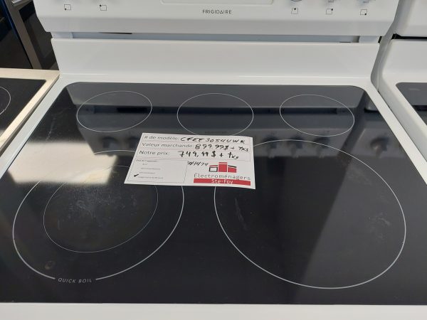 Cuisinière Frigidaire modèle: CFEF3054UW N/S: VF11572823 (#1474) GARANTIE 1 AN