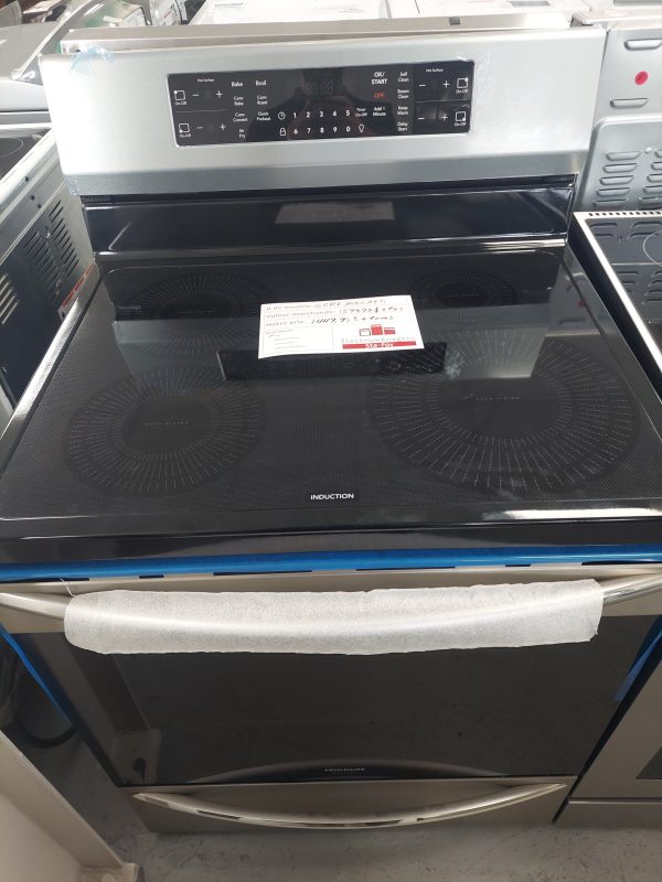 Cuisiniere Frigidaire Induction modèle: GCRI305CAFD N/S: VF1275941 (#1484)
