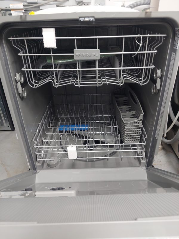 Lave-vaisselle Frigidaire modèle: LFID2426TF N/S: TH14038701 (GP) (#2017)