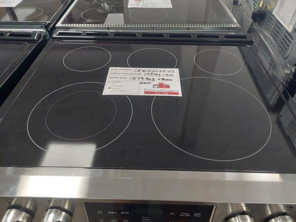 Cuisinière Frigidaire Modèle: CFEH3054US N/S: VF20508195 (#2025) (GP)