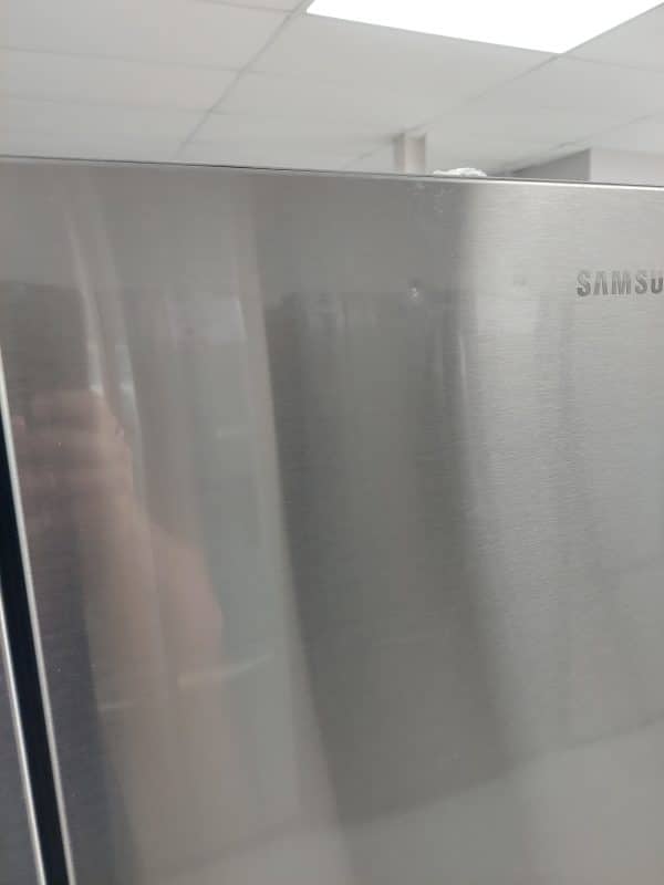 Réfrigérateur Samsung modèle: RF22A4111SR N/S: 0B9X4BBT800040T (#2067)
