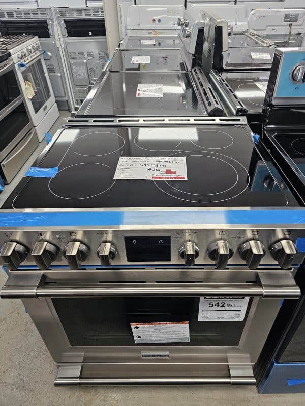 Cuisinière Frigidaire Stainless modèle: PCFE307CAF N/S: VF31003936 (D) (#3301)