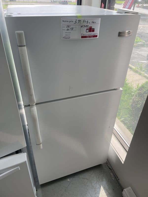 Réfrigérateur Frigidaire blanc congélateur en haut (#3432) (r)