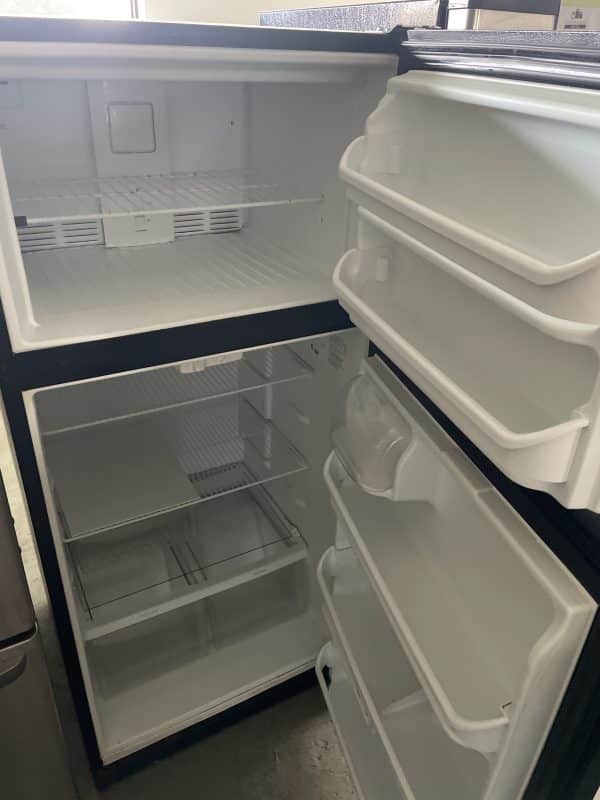 Réfrigérateur Frigidaire noir (#3456) (r)