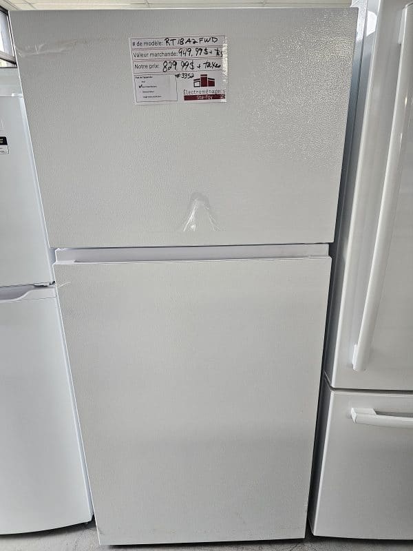 Réfrigérateur Hisense blanc modèle: RT18A2FWD N/S: 1B0516Z0058JBBJGNS70174 (D) (GP) (#3353)