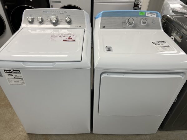 Duo Laveuse/Sécheuse GE Blanc Chargement Dessus S NM: GTD40EBMRWS NS: MV551899C L NM: GTW451BMR0WS NS: SV002550C (ni) (#4218)