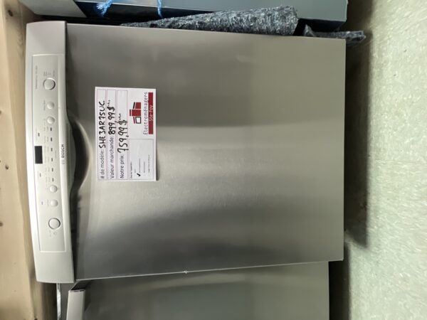 Lave-Vaisselle Bosch Stainless NM: SHE3AR75UC NS: FD030100717 (N.I.) (#4491)