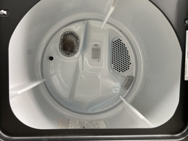 Duo Laveuse/Sécheuse Maytag Noir Chargement Dessus L NM: MVW6500MBK0 NS: CC0400506 S NM: YMED6500MBK0 NS: MC2004652 (U90j) (#4538)